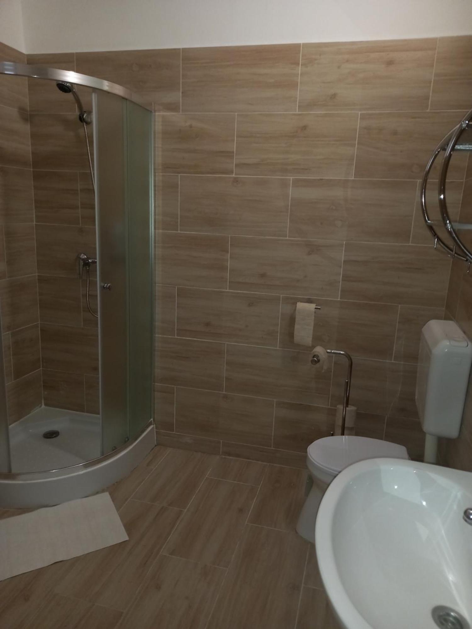 טטה Oereg-To Youth Hostel מראה חיצוני תמונה