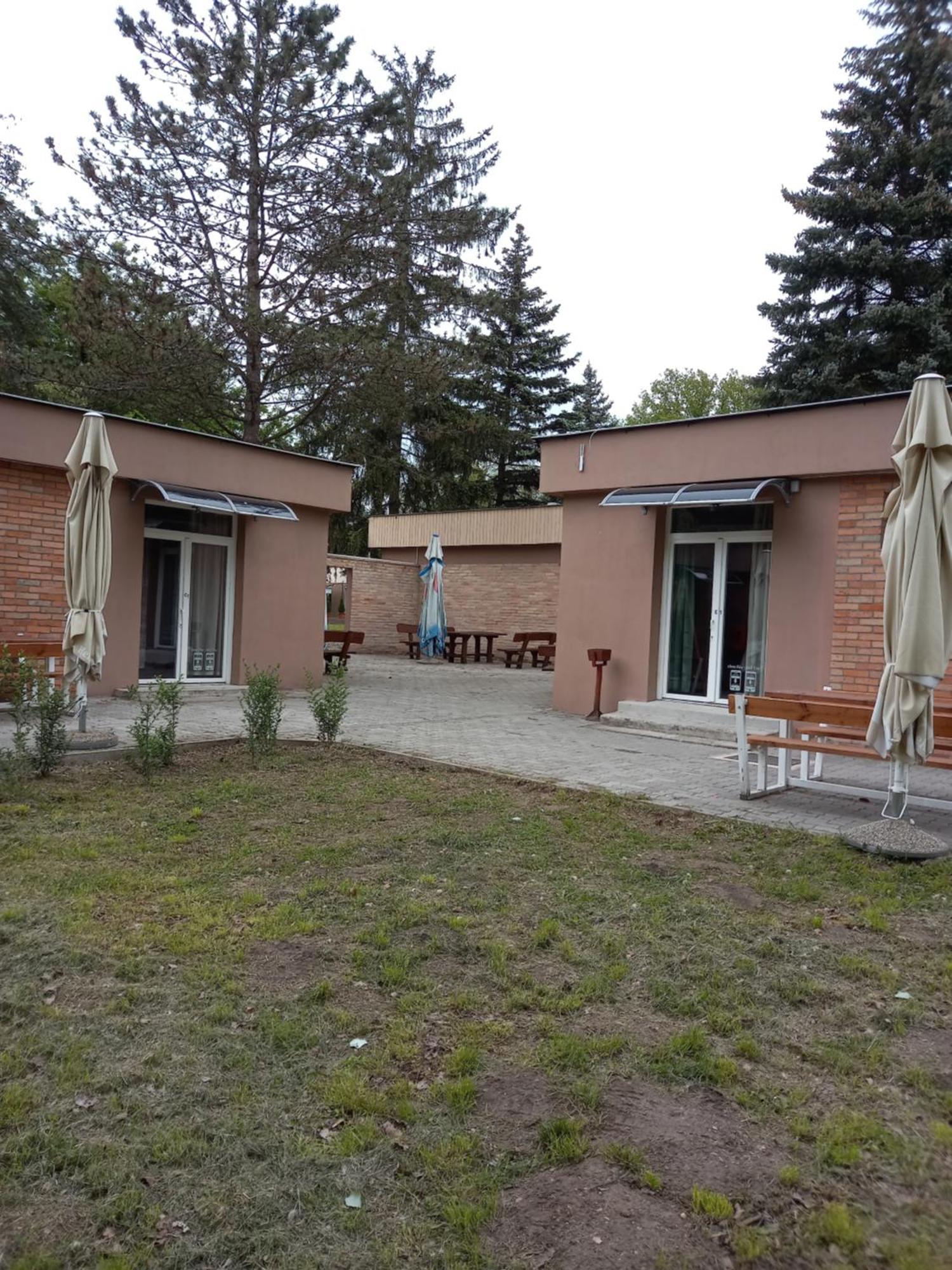 טטה Oereg-To Youth Hostel מראה חיצוני תמונה